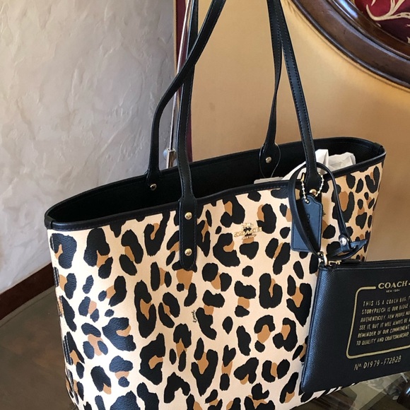 NWT coach reversible leopard Tote&wristlet - Picture 2 of 8
